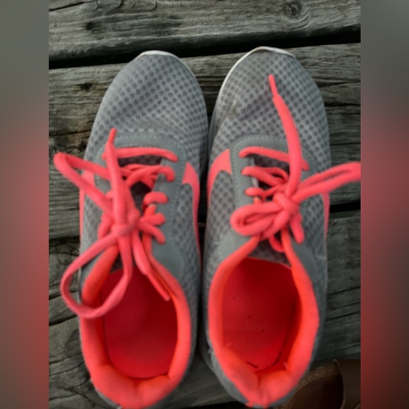 Girls Size 3 Tennis Gym Shoes Gray & Hot Pink/Orange Lightweight Sneakers - Picture 5 of 10